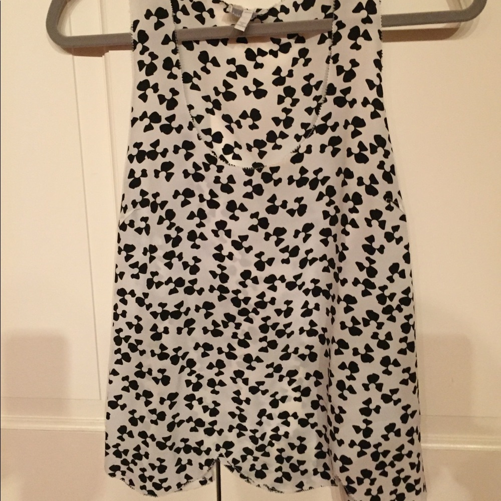 Joie black and white tank size M.
